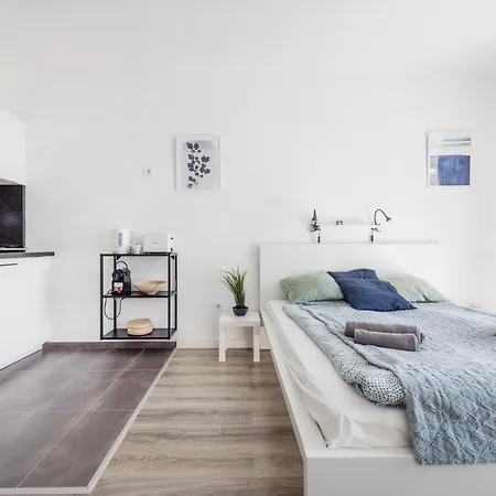 Modern Riverside With Free Parking Apartamento