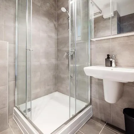 Modern Riverside With Free Parking Apartment *