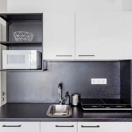 Modern Riverside With Free Parking *