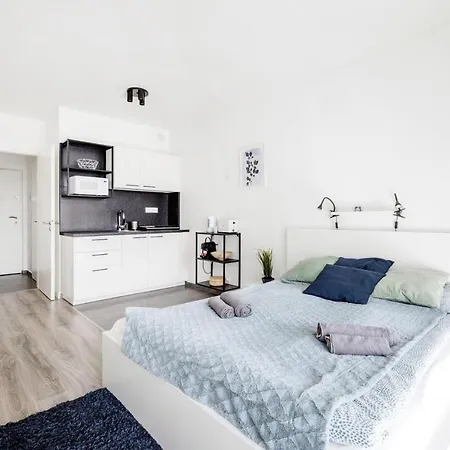 Modern Riverside With Free Parking *