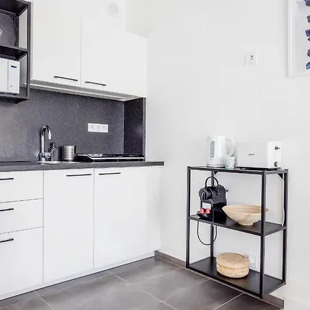 Modern Riverside With Free Parking Apartment *