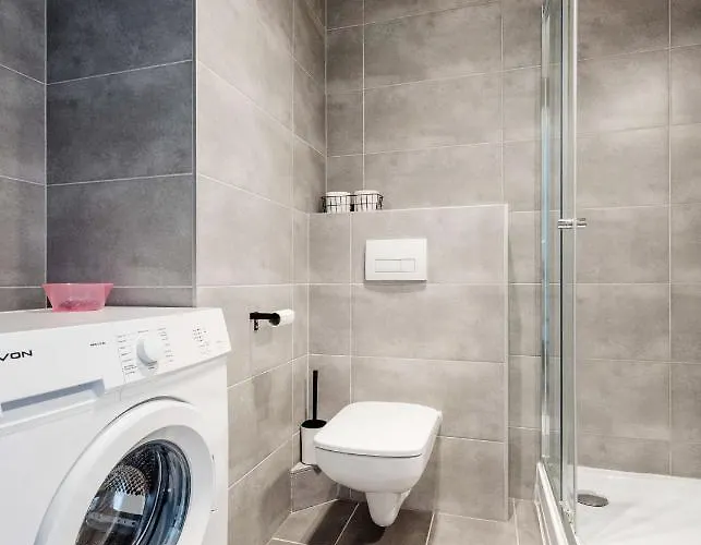 Modern Riverside With Free Parking *