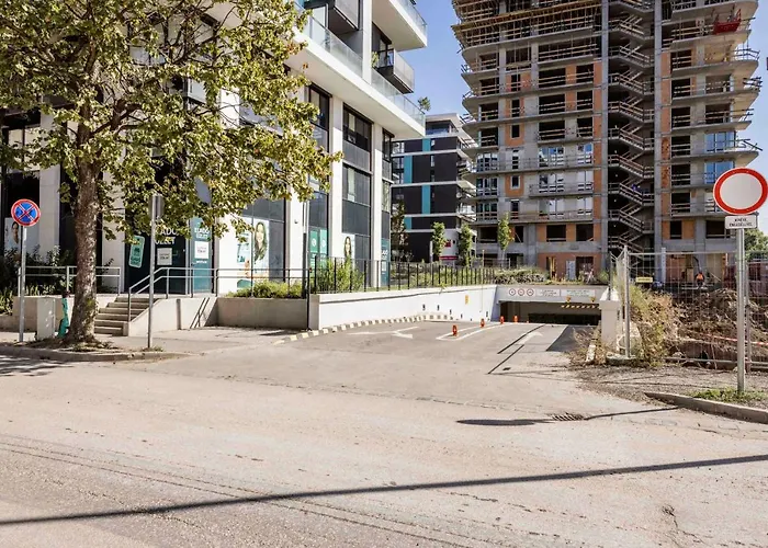 Modern Riverside With Free Parking *