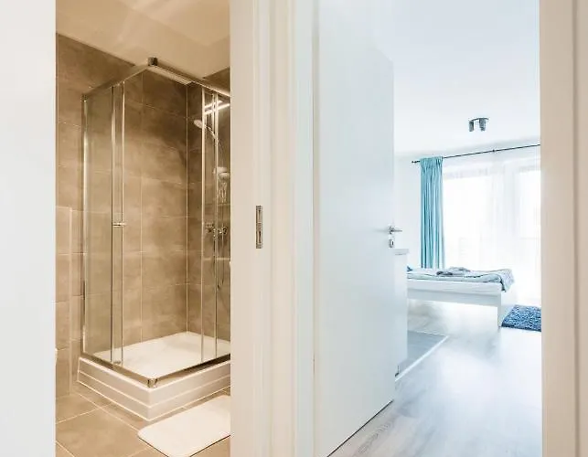 Modern Riverside With Free Parking *