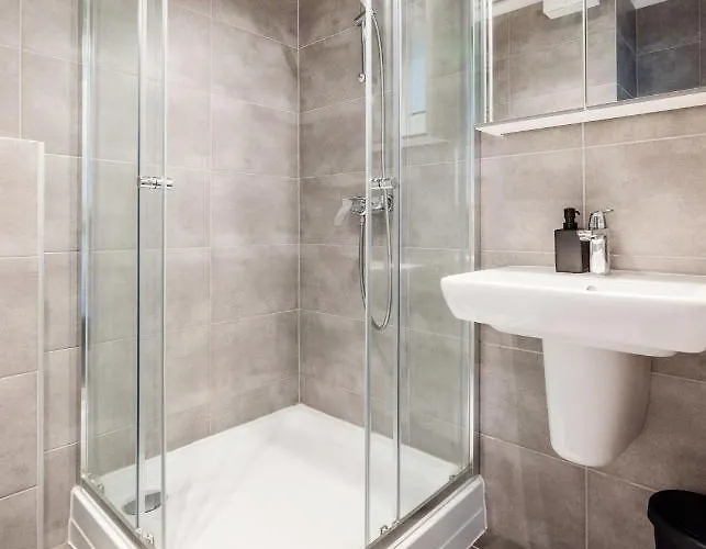 Modern Riverside With Free Parking Apartment *