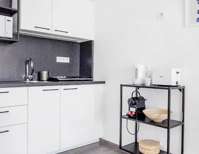 Modern Riverside With Free Parking Apartment *