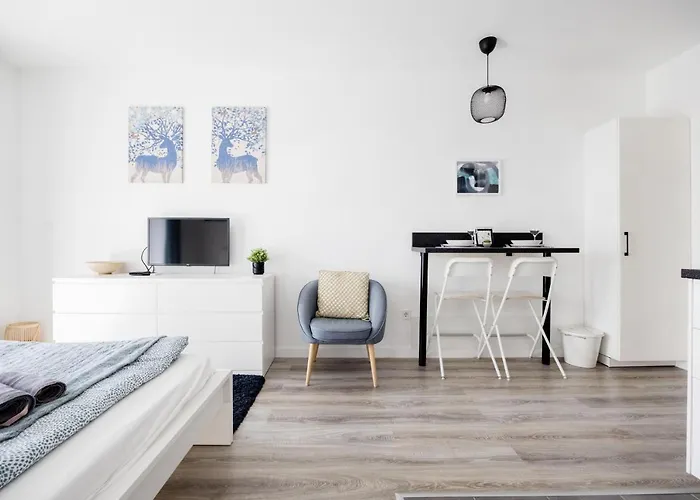 Modern Riverside With Free Parking Apartment